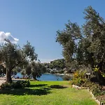 Cape Blue מלון דירות 4*